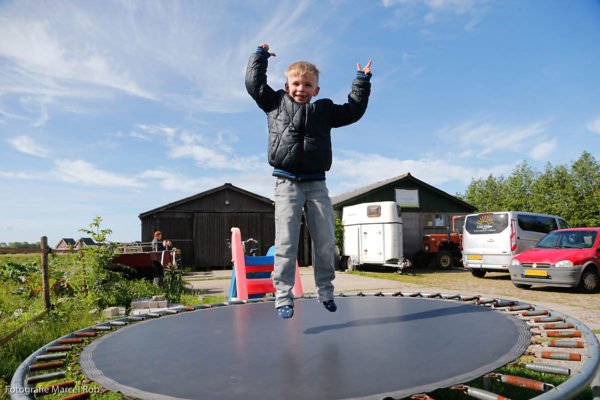 Dagbesteding activiteiten al trampoline springen